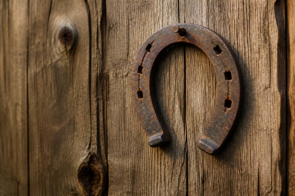 Quel est le sens du fer à cheval porte bonheur ?