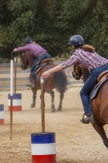 Indian relay : règles, origine et conseils pour découvrir cette discipline équestre spectaculaire