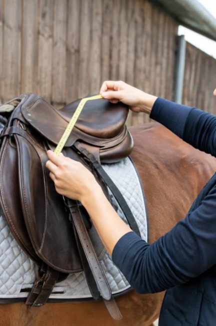 Comment mesurer l'arcade d'une selle : méthode et conseils pratiques