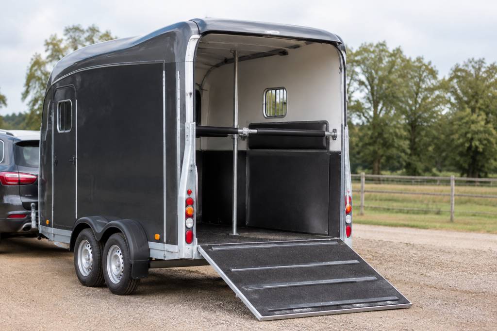 Bétaillère chevaux : comment choisir un modèle adapté au transport de vos équidés